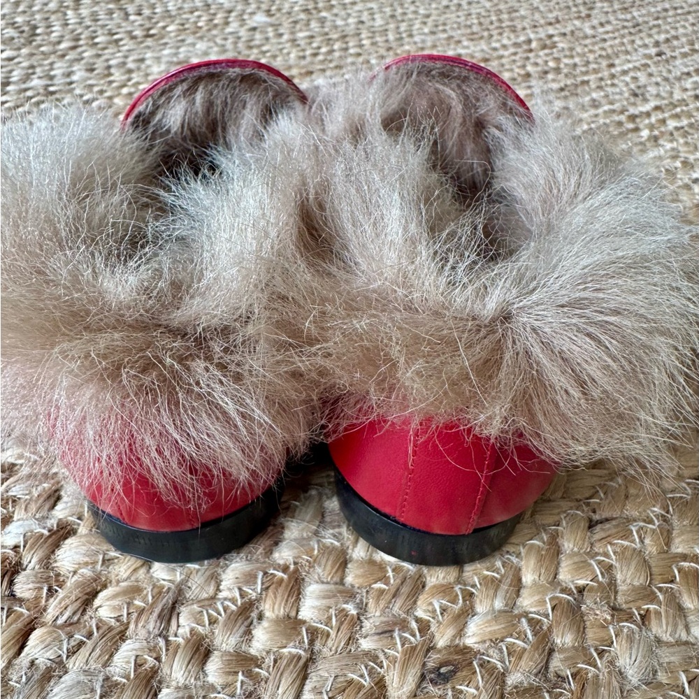 Authentic Gucci Red Fur-Trimmed Flats - Picture 2 of 8